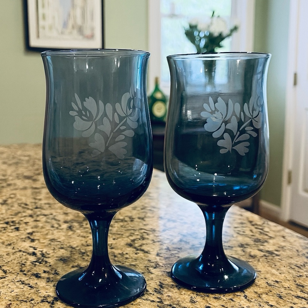 Vintage Pfaltzgraff Blue Etched Water Goblets – Set of 2 - Picture 1 of 4